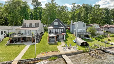 7296 Walnut Hl, Manitou Beach, MI 49253