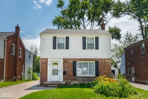 19282 Raymond, Grosse Pointe Woods, MI 48236
