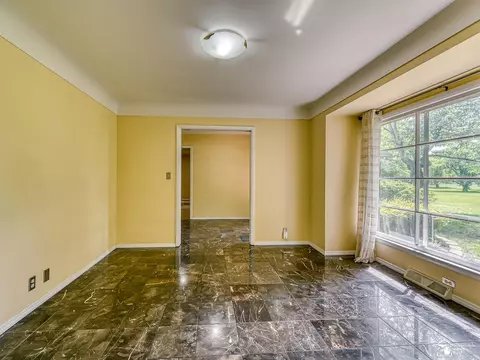 Living - 14359 S Dixie, Monroe, MI 48161 photo 2 of 14