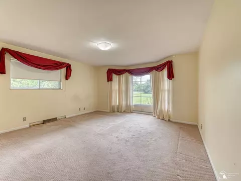 Bedroom - 14359 S Dixie, Monroe, MI 48161 photo 7 of 11
