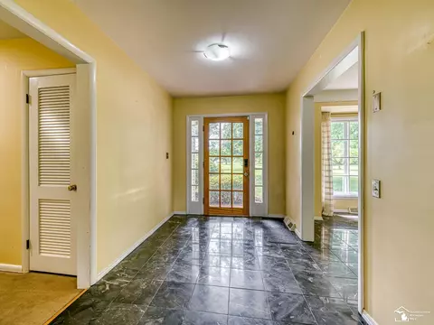 Entry Way - 14359 S Dixie, Monroe, MI 48161 photo 1 of 5