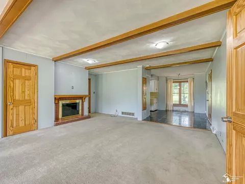 Living - 14359 S Dixie, Monroe, MI 48161 photo 6 of 14