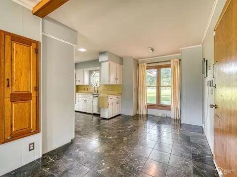 Entry Way - 14359 S Dixie, Monroe, MI 48161 photo 2 of 5