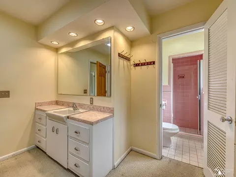 Bath - 14359 S Dixie, Monroe, MI 48161 photo 3 of 5