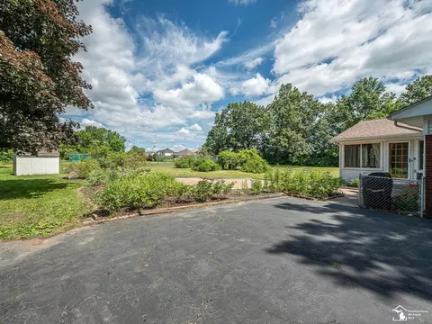 Exterior - 14359 S Dixie, Monroe, MI 48161 photo 7 of 22