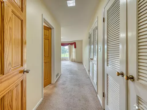Entry Way - 14359 S Dixie, Monroe, MI 48161 photo 5 of 5