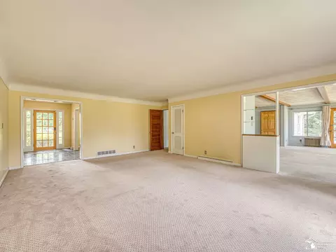 Living - 14359 S Dixie, Monroe, MI 48161 photo 12 of 14
