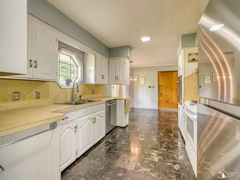 Kitchen - 14359 S Dixie, Monroe, MI 48161 photo 1 of 3