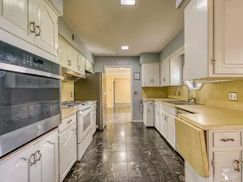 Kitchen - 14359 S Dixie, Monroe, MI 48161 photo 2 of 3