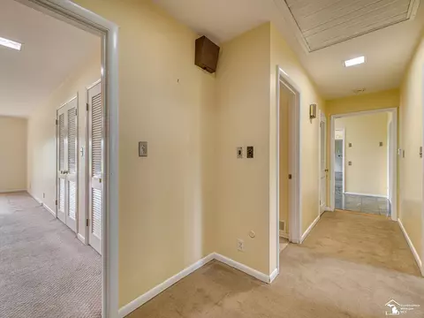 Entry Way - 14359 S Dixie, Monroe, MI 48161 photo 4 of 5