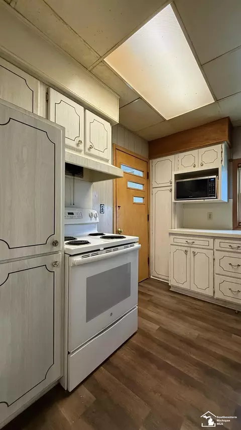 Kitchen - 474 Riverview, Monroe, MI 48162 photo 1 of 3