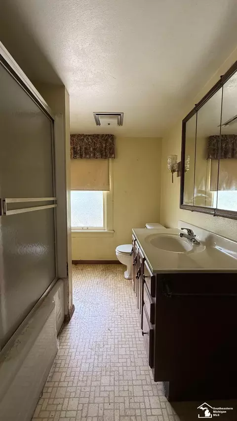Bath - 474 Riverview, Monroe, MI 48162 photo 1 of 1