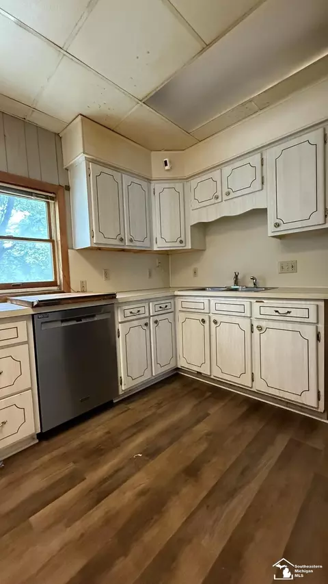 Kitchen - 474 Riverview, Monroe, MI 48162 photo 3 of 3