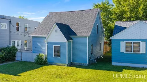 1720 S 8th, Escanaba, MI 48929
