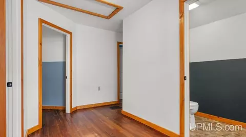 Entry Way - 1720 S 8th, Escanaba, MI 48929 photo 4 of 4