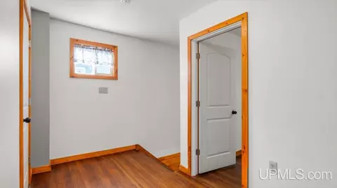 Entry Way - 1720 S 8th, Escanaba, MI 48929 photo 3 of 4