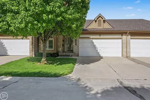 35914 Fierimonte UNIT 16  4, Clinton Township, MI 48035