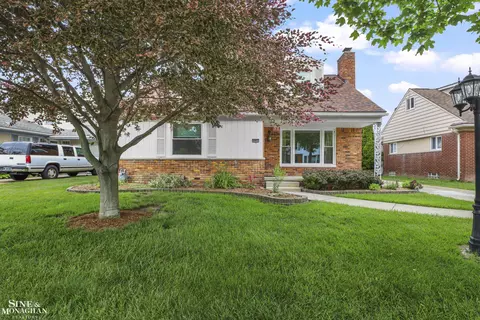 20631 Wedgewood, Grosse Pointe Woods, MI 48236
