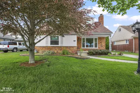 20631 Wedgewood, Grosse Pointe Woods, MI 48236
