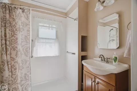 804 Waterloo, Saint Clair, MI 48079 photo 20
