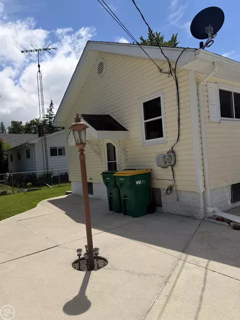 804 Waterloo, Saint Clair, MI 48079 photo 3