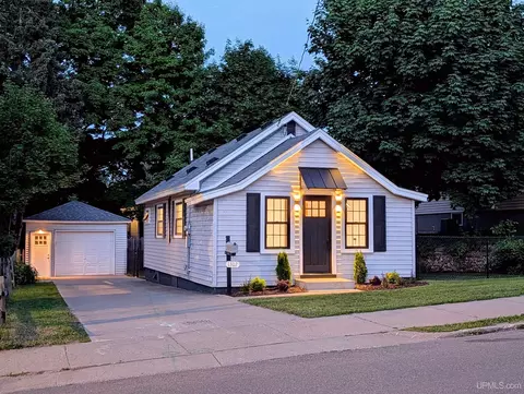1302 Lincoln, Marquette, MI 49855