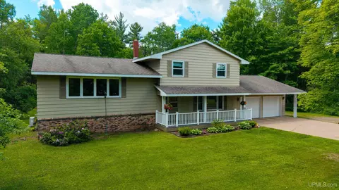 Exterior - 2813 Us 41 W, Ishpeming, MI 49849 photo 2 of 20