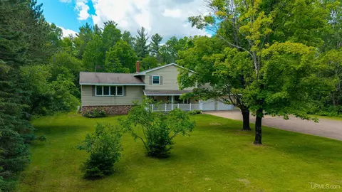 Exterior - 2813 Us 41 W, Ishpeming, MI 49849 photo 4 of 20