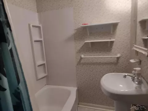 Bath - 435 N Main, Au Gres, MI 48703 photo 1 of 2