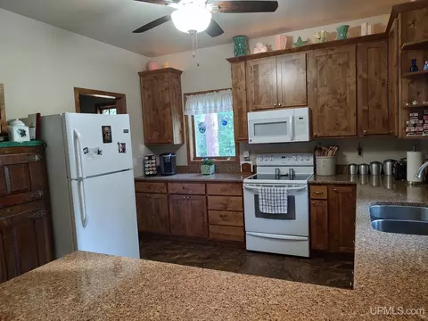 Kitchen - 5877 Five Mile Pt, Allouez, MI 49805 photo 2 of 5