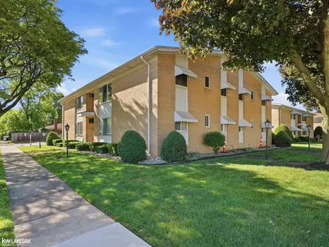 21382 Beaconsfield #2, Saint Clair Shores, MI 48080
