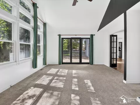 Living - 6716 Bennington, Temperance, MI 48182 photo 2 of 18