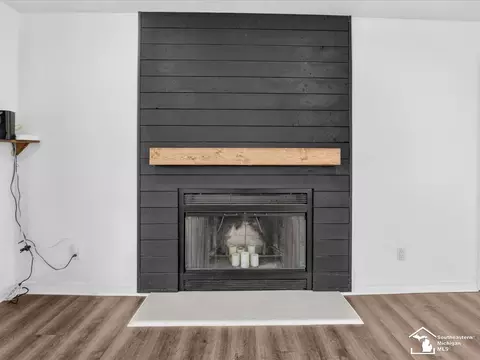 Living - 6716 Bennington, Temperance, MI 48182 photo 9 of 18