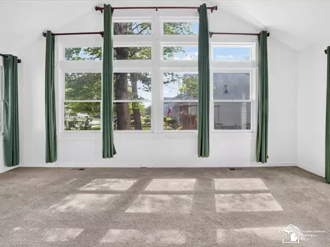 Living - 6716 Bennington, Temperance, MI 48182 photo 7 of 18