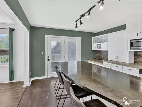 Kitchen - 6716 Bennington, Temperance, MI 48182 photo 5 of 11