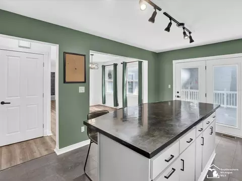 Kitchen - 6716 Bennington, Temperance, MI 48182 photo 9 of 11
