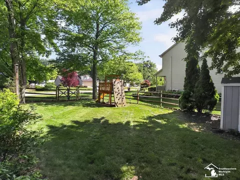 Exterior - 6716 Bennington, Temperance, MI 48182 photo 12 of 13