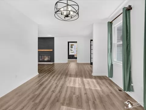 Living - 6716 Bennington, Temperance, MI 48182 photo 17 of 18