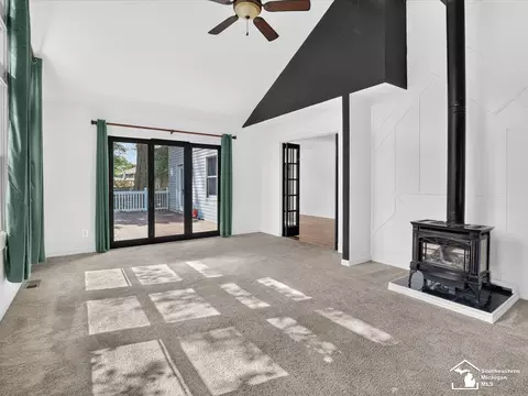 Living - 6716 Bennington, Temperance, MI 48182 photo 4 of 18