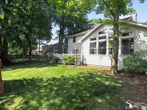Exterior - 6716 Bennington, Temperance, MI 48182 photo 11 of 13