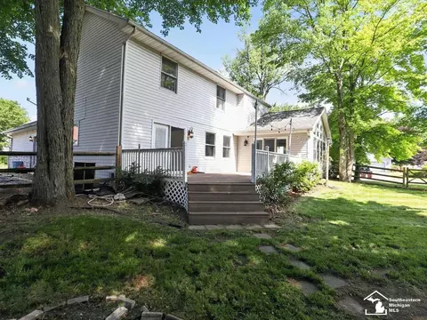 Exterior - 6716 Bennington, Temperance, MI 48182 photo 9 of 13