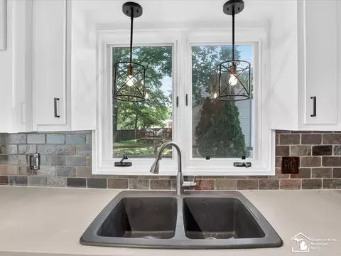 Kitchen - 6716 Bennington, Temperance, MI 48182 photo 6 of 11