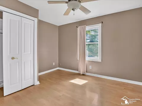 Bedroom - 6716 Bennington, Temperance, MI 48182 photo 3 of 6