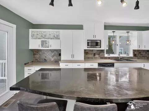 Kitchen - 6716 Bennington, Temperance, MI 48182 photo 3 of 11