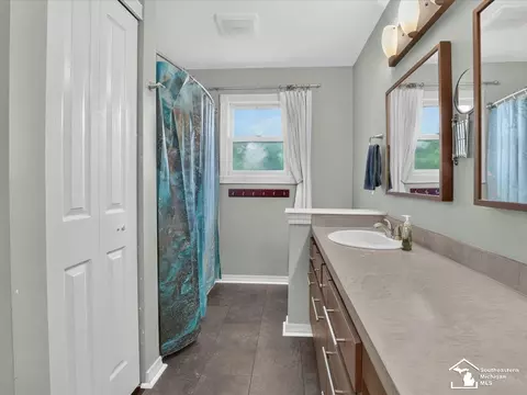 Bath - 6716 Bennington, Temperance, MI 48182 photo 2 of 4