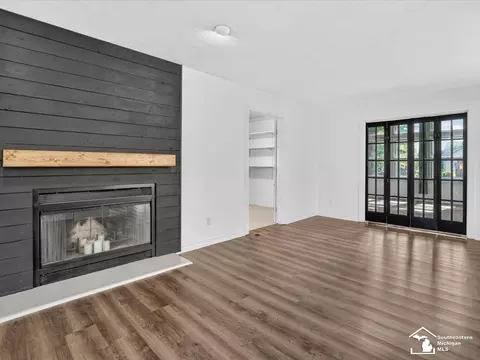 Living - 6716 Bennington, Temperance, MI 48182 photo 11 of 18