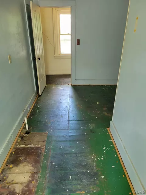 Entry Way - 431 S Winter, Adrian, MI 49221 photo 2 of 4