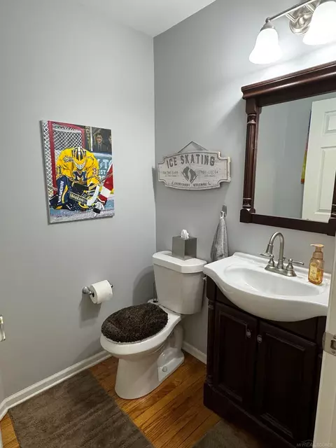 Bath - 48805 Rockefeller, Canton, MI 48188 photo 1 of 9