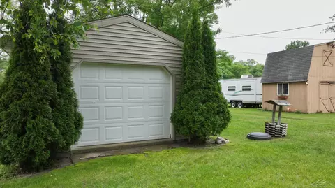 Exterior - 4344 Bay, Gladwin, MI 48624 photo 13 of 16
