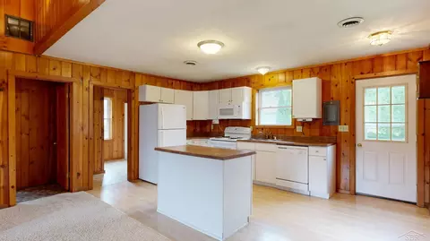 Kitchen - 4344 Bay, Gladwin, MI 48624 photo 2 of 2